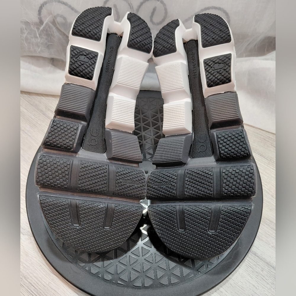 NEW On Running Womens Cloud Flyer 4 Black White & Gray Running Shoes SIZE 7 - Picture 9 of 11
